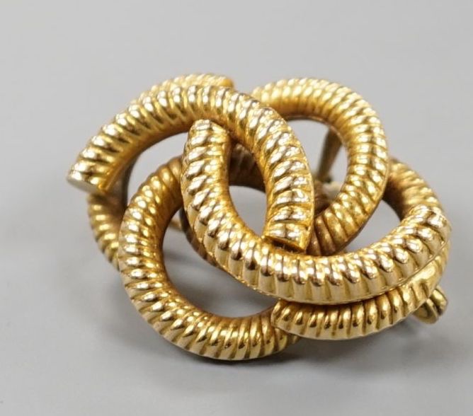 A late Victorian textured interwoven hollow yellow metal brooch, 32mm, gross 7.7 grams.